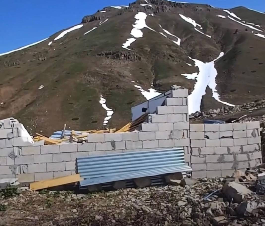 9 ev bir anda yerle bir oldu. Ne deprem ne heyelan - Resim: 4